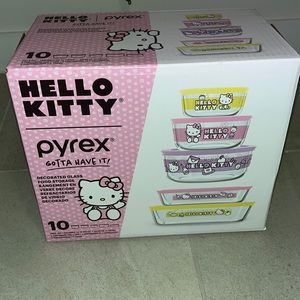 NWT- Hello Kitty 10 piece glass food storage